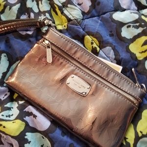 Michael kors wristlet